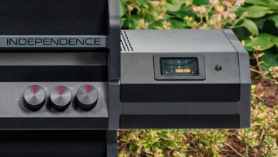 Touch-Display an rechter Seitenablage des Independence P530G mit Bedienmenü