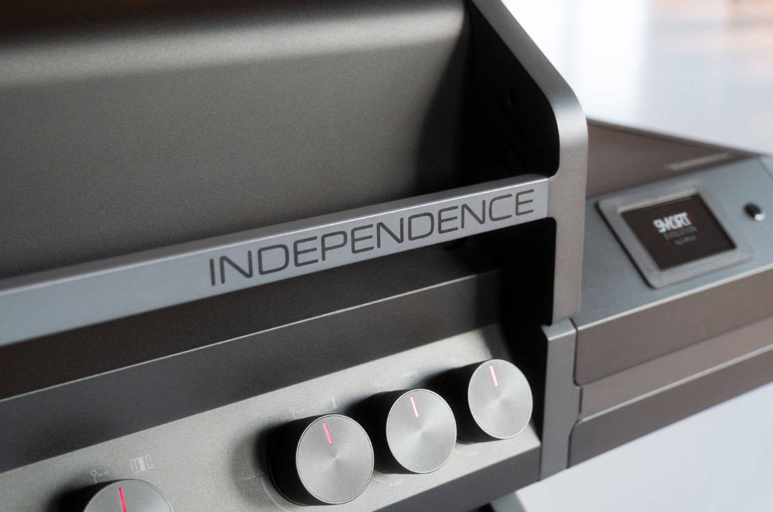 Grillfürst Independence Smart Grill Bedienfeld mit Drehreglern und WLAN-Display