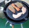 Camping Gasgrill mit Steaks