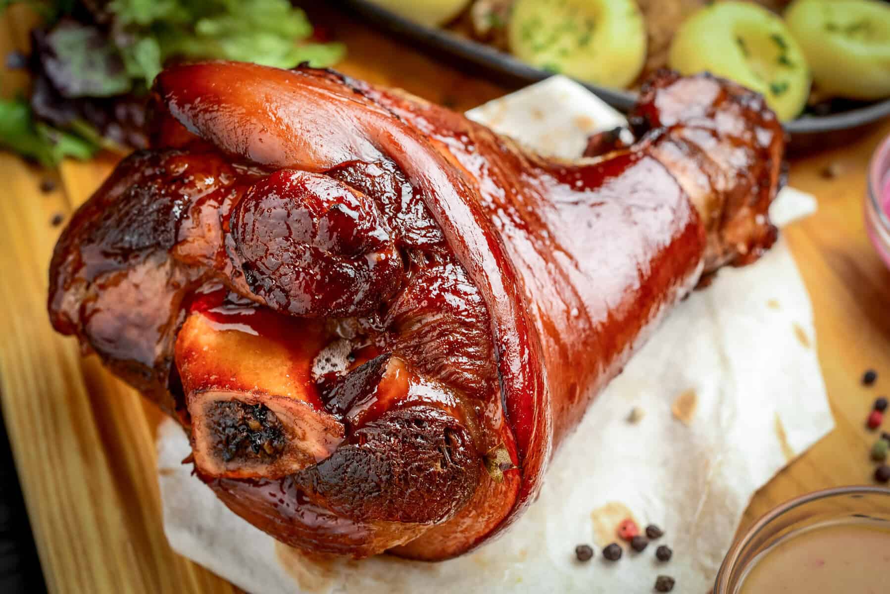 Gegrillte Schweinshaxe